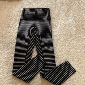 Lululemon Wunder Under Tight 25 inch (blk/wht) size 2